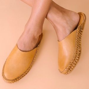 Mohinders 9 Leather slip on flats